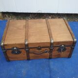 Flat trunk with wrought iron closures