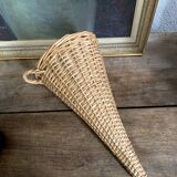 Hanging basket, light wicker