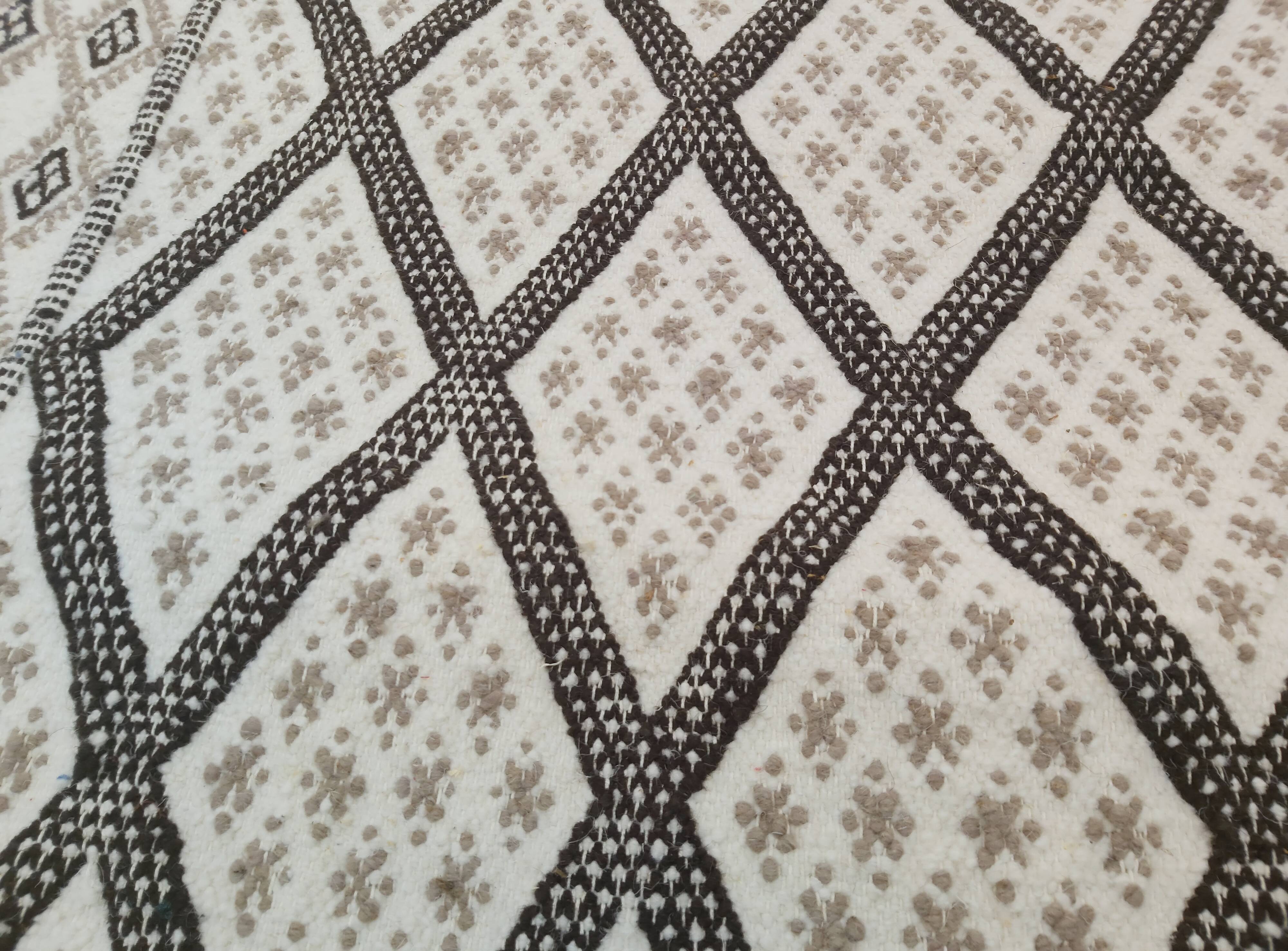 Traditional handmade white and grey carpet 178x125cm