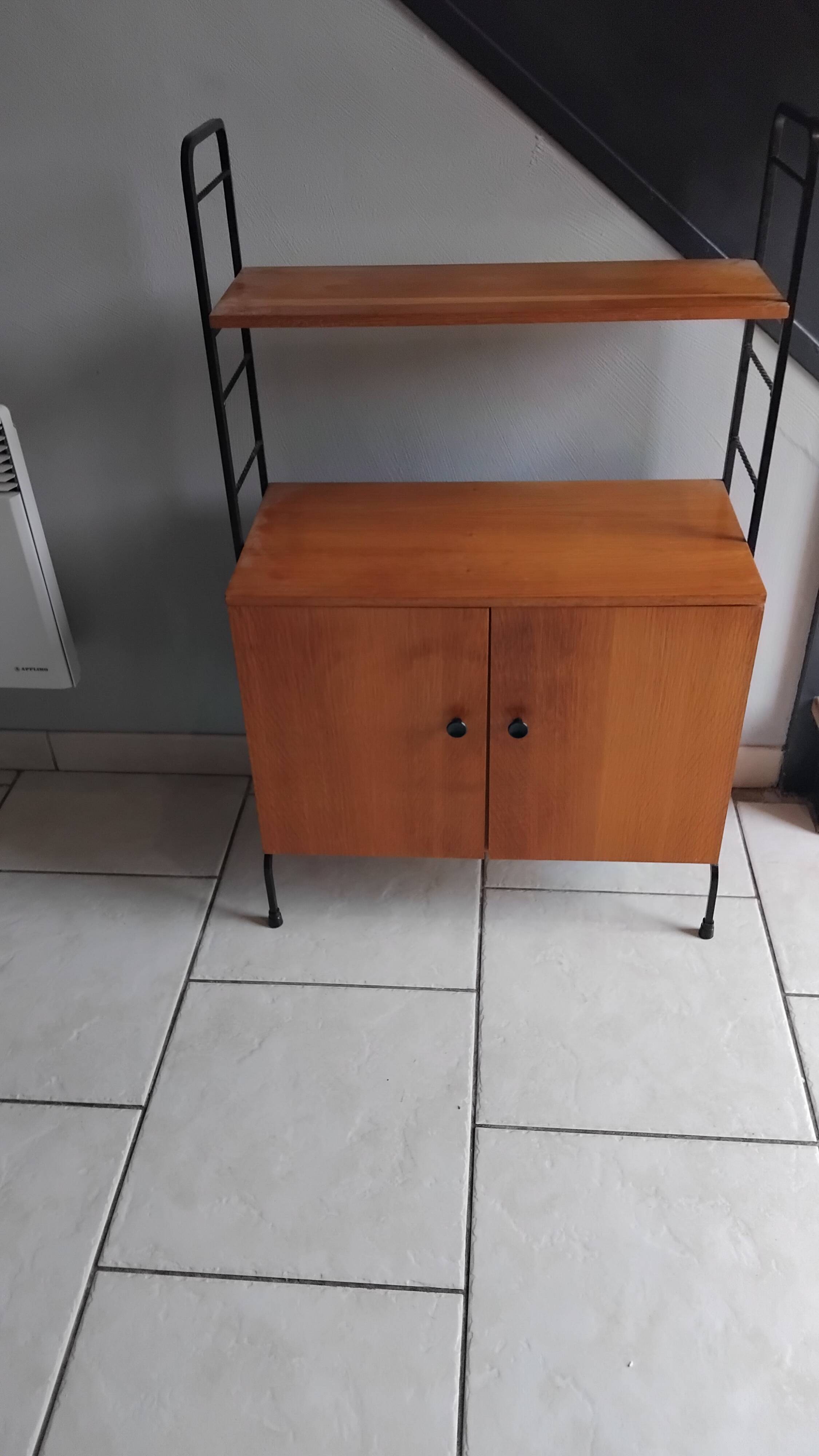 Small vintage shelf unit from the 50s and 60s.
