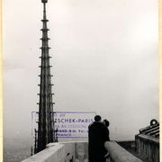 Paris, the kiss of Notre-Dame - photo film Karl Machatschek ca 1955