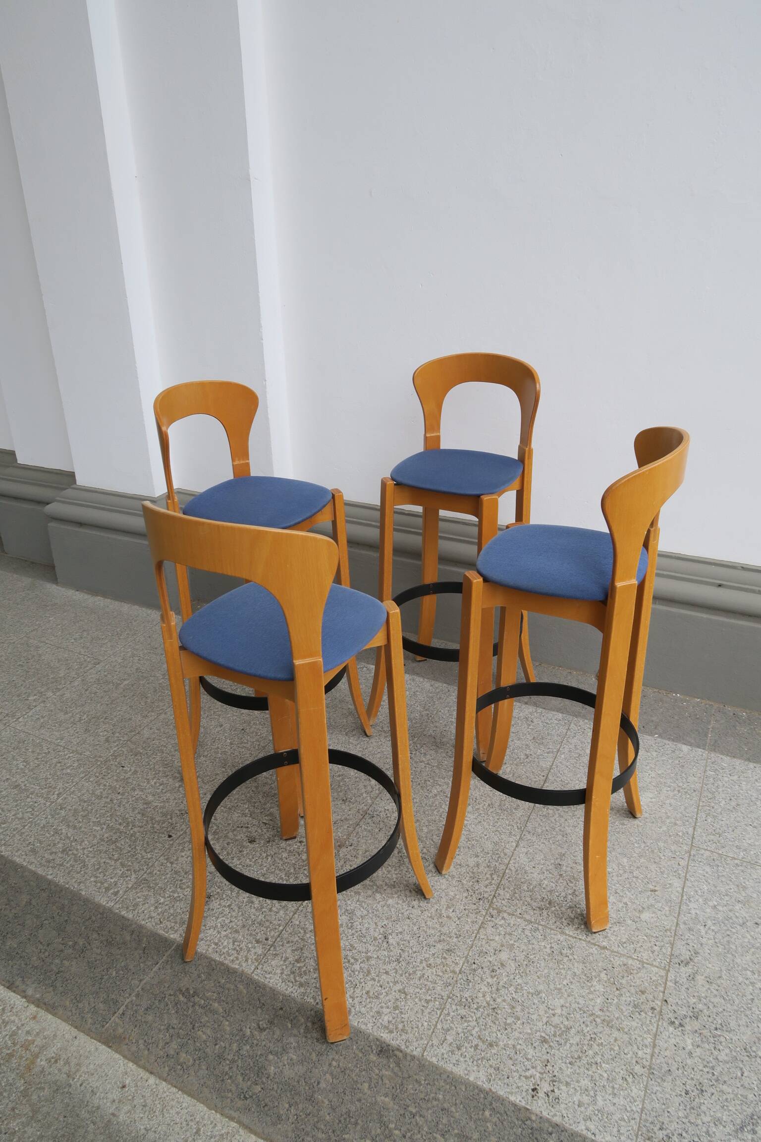 4 tabourets de bar dans le style de Bruno Rey ou Alvar Aalto
