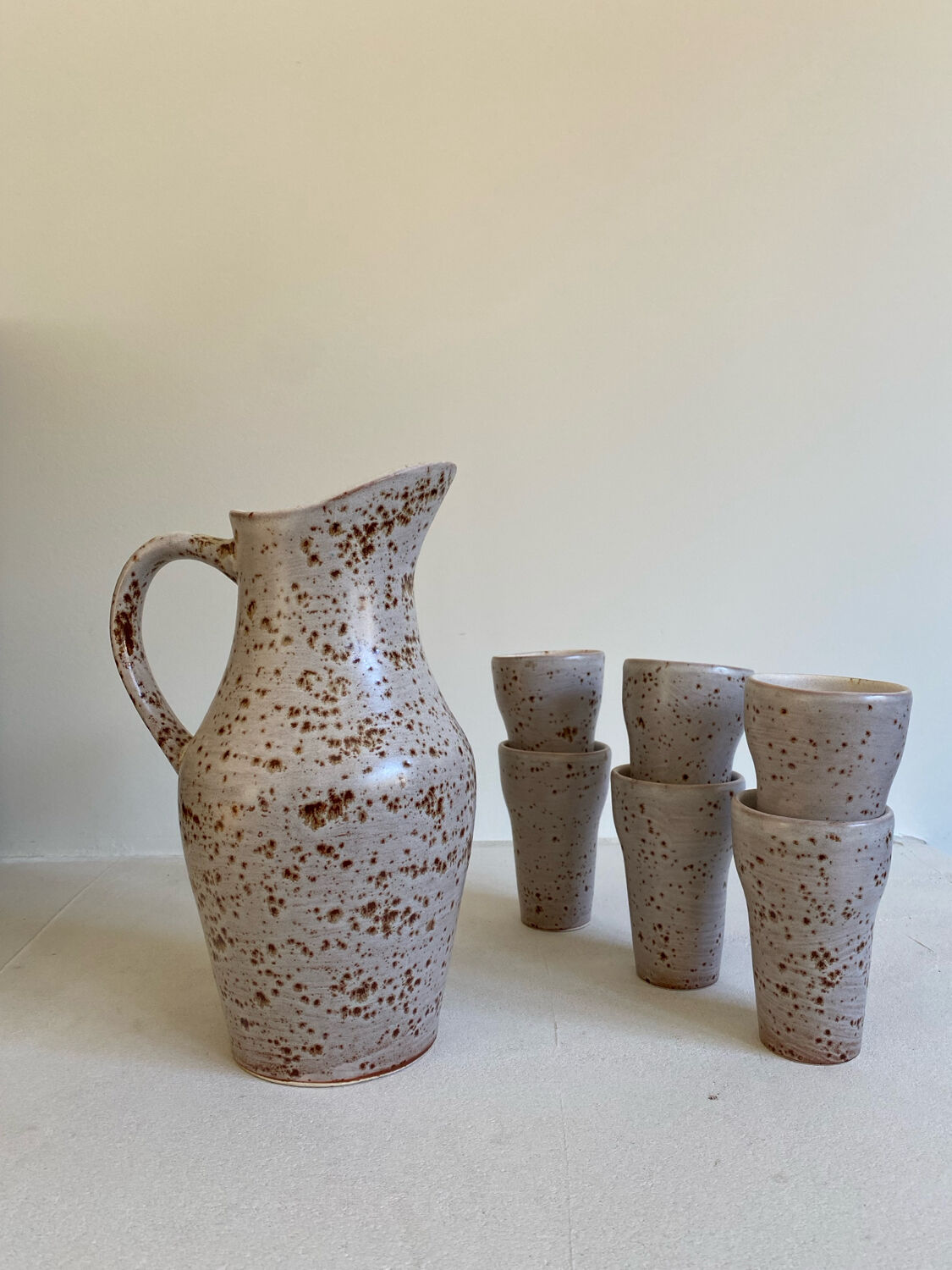 Jug and stoneware cups