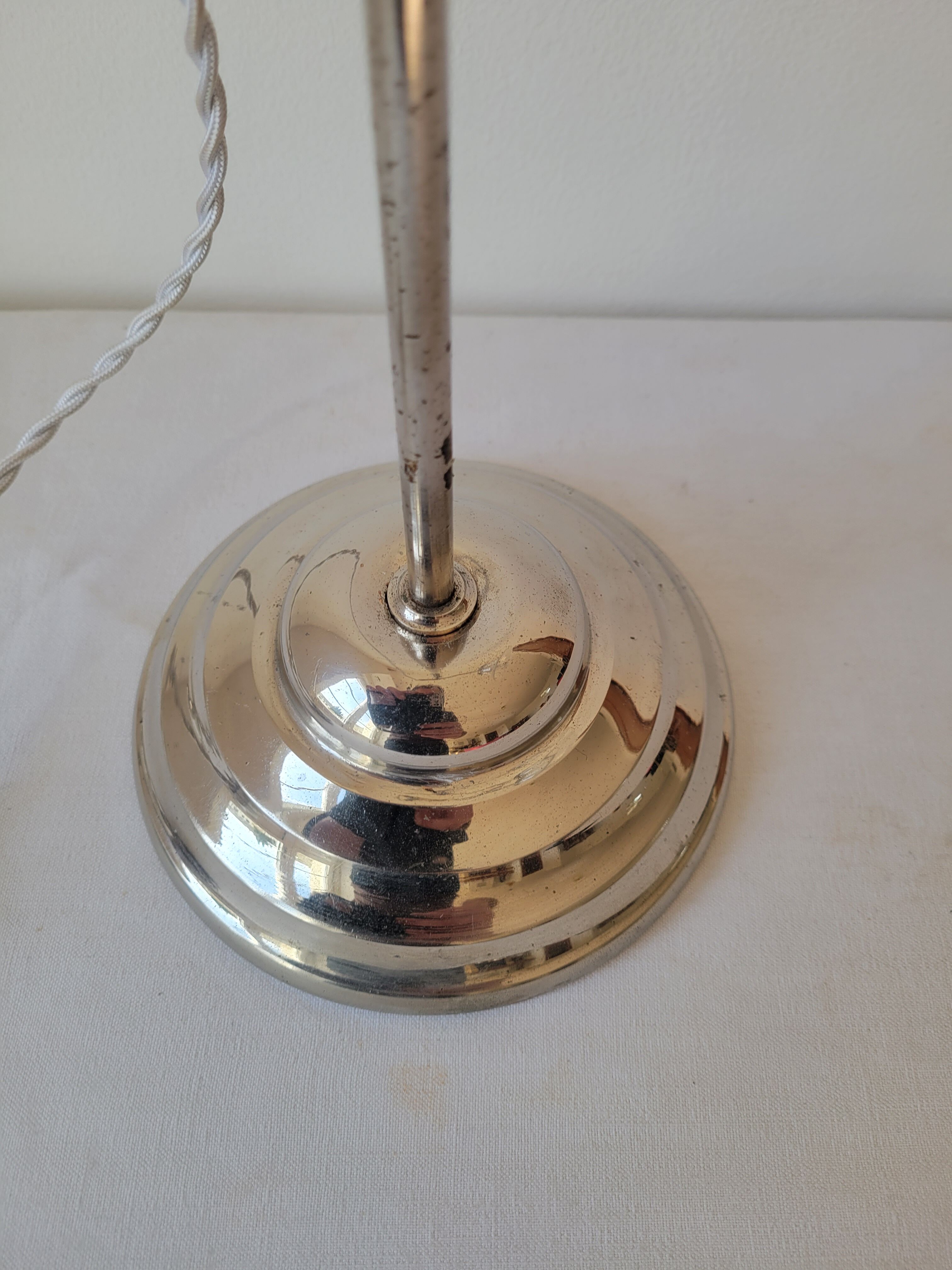 Lampe de bureau à bras orientable Holphane