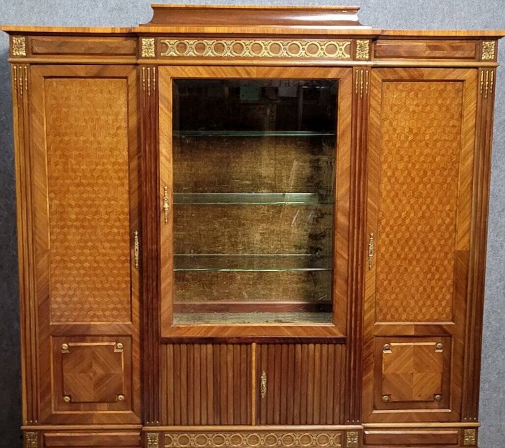 Important showcase library in fine wood and marquetry, stamped.
