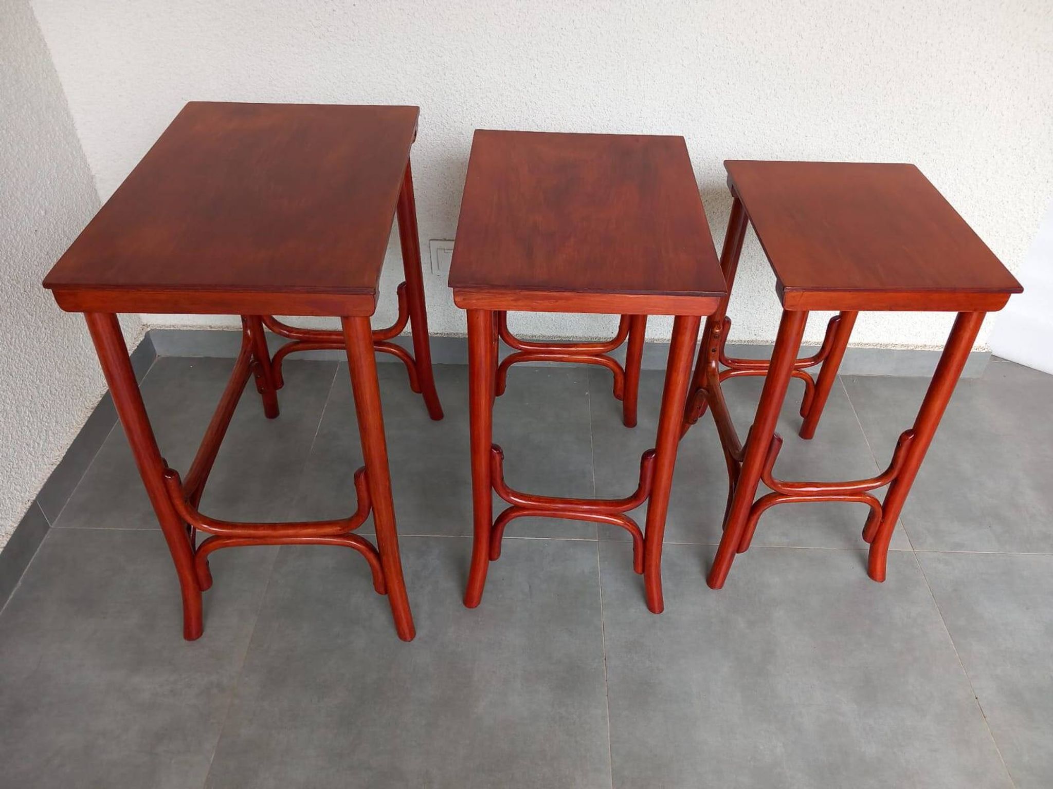 Ensemble de trois tables Pologne Cracovie années 1930