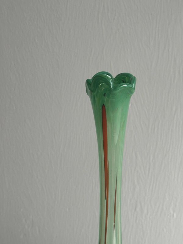 Vase soliflore en verre coloré transparent