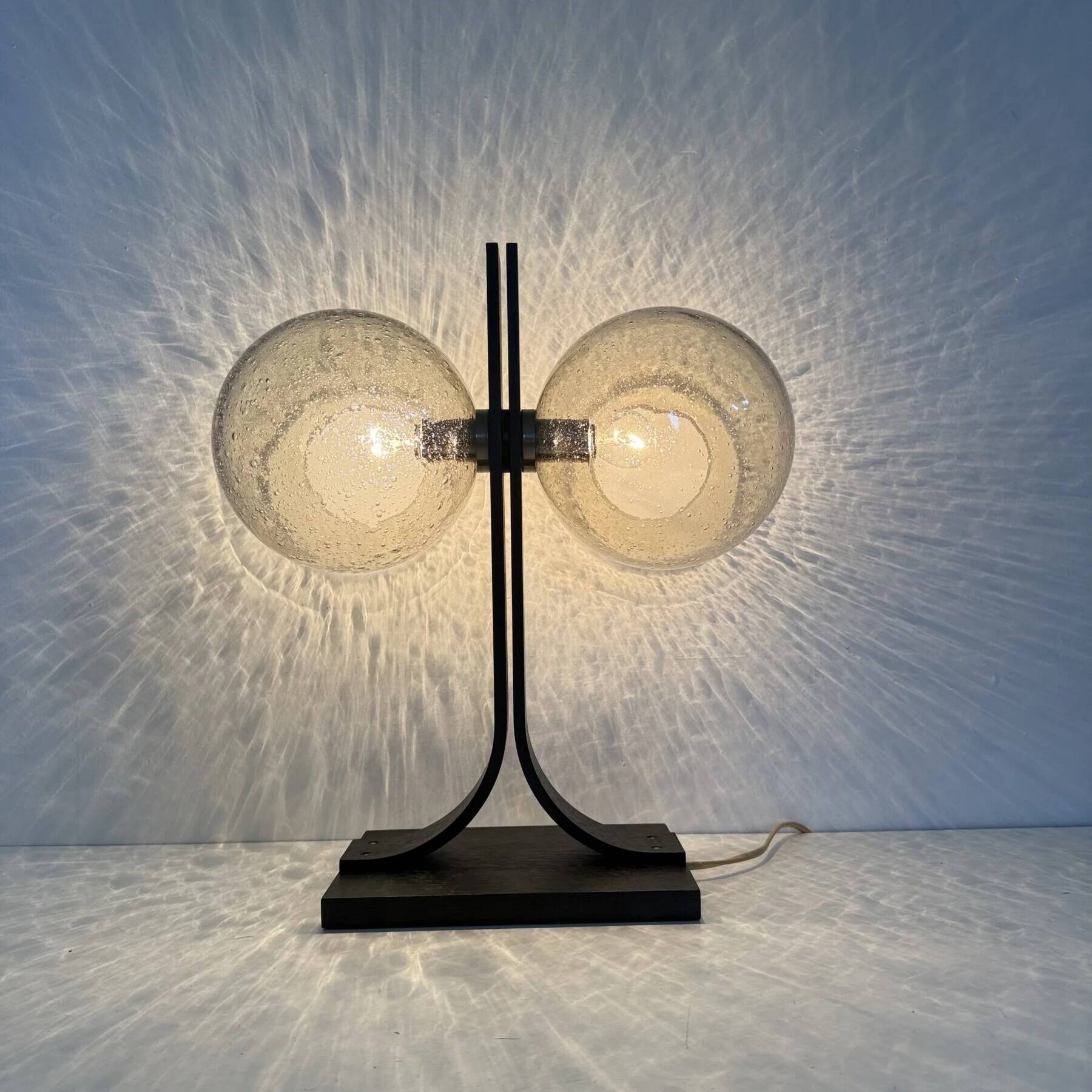 Lampe de table Temde Leuchten avec des sphères en contreplaqué et en verre, années 1970.