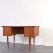 Bureau en teck danois des années 1960.