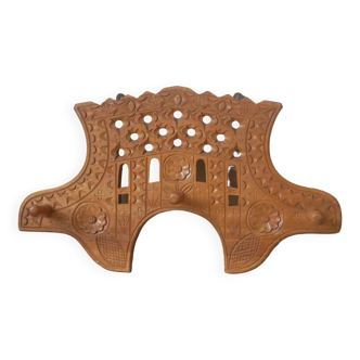 Vintage coat rack folk decoration carved wood made in Portugal artisanal manufacturing countryside