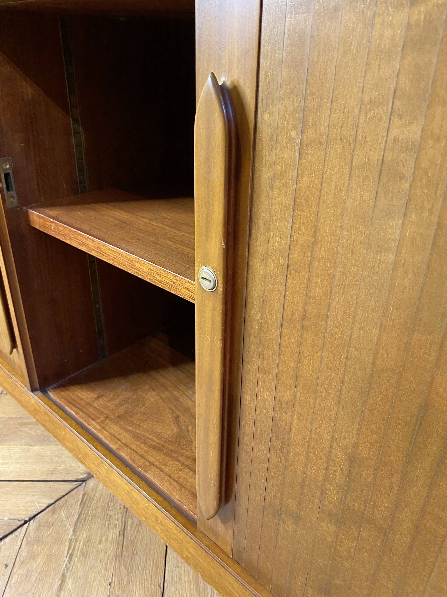 Enfilade à portes à rideaux