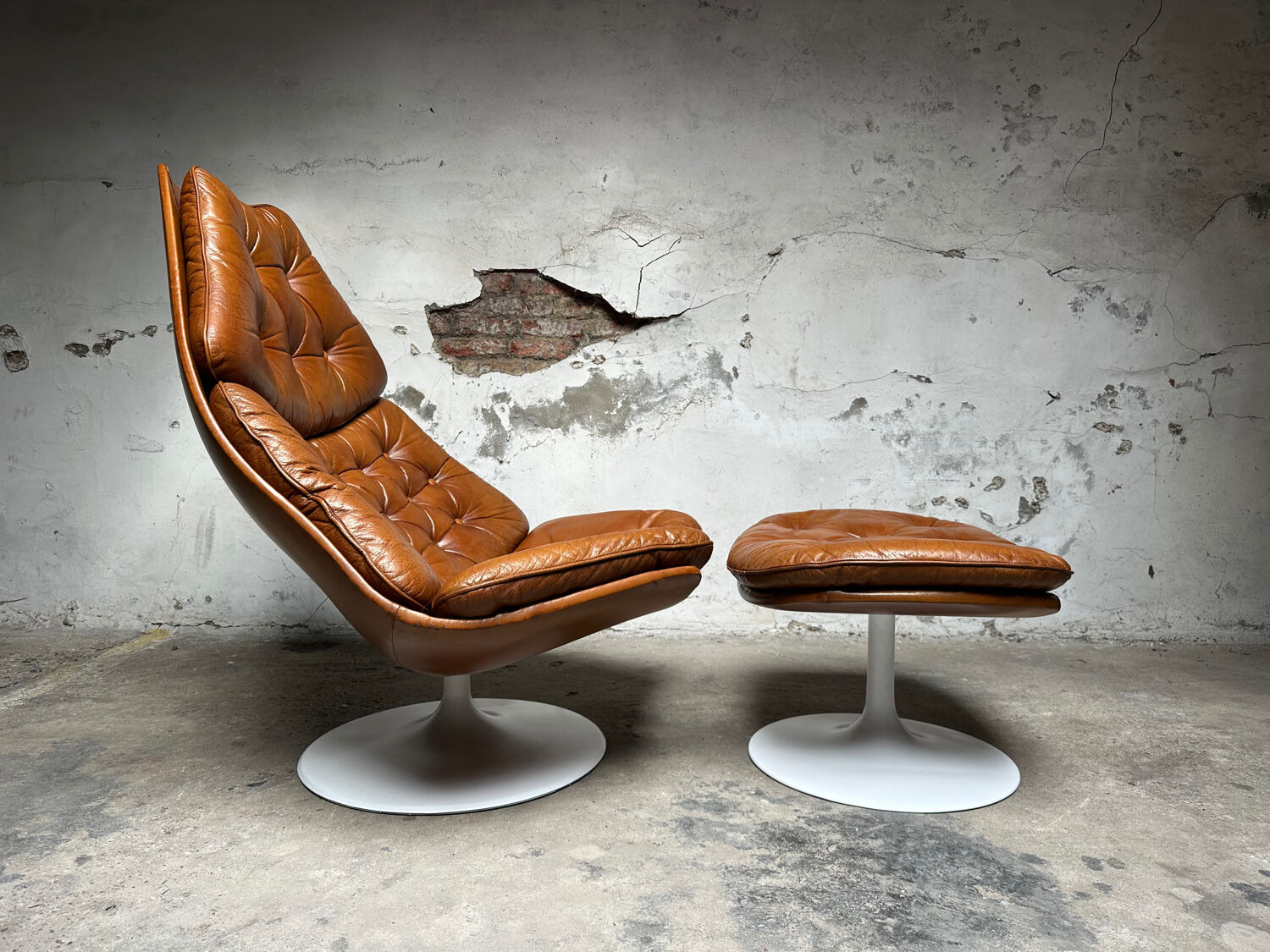 Vintage armchair with ottoman Artifort F588