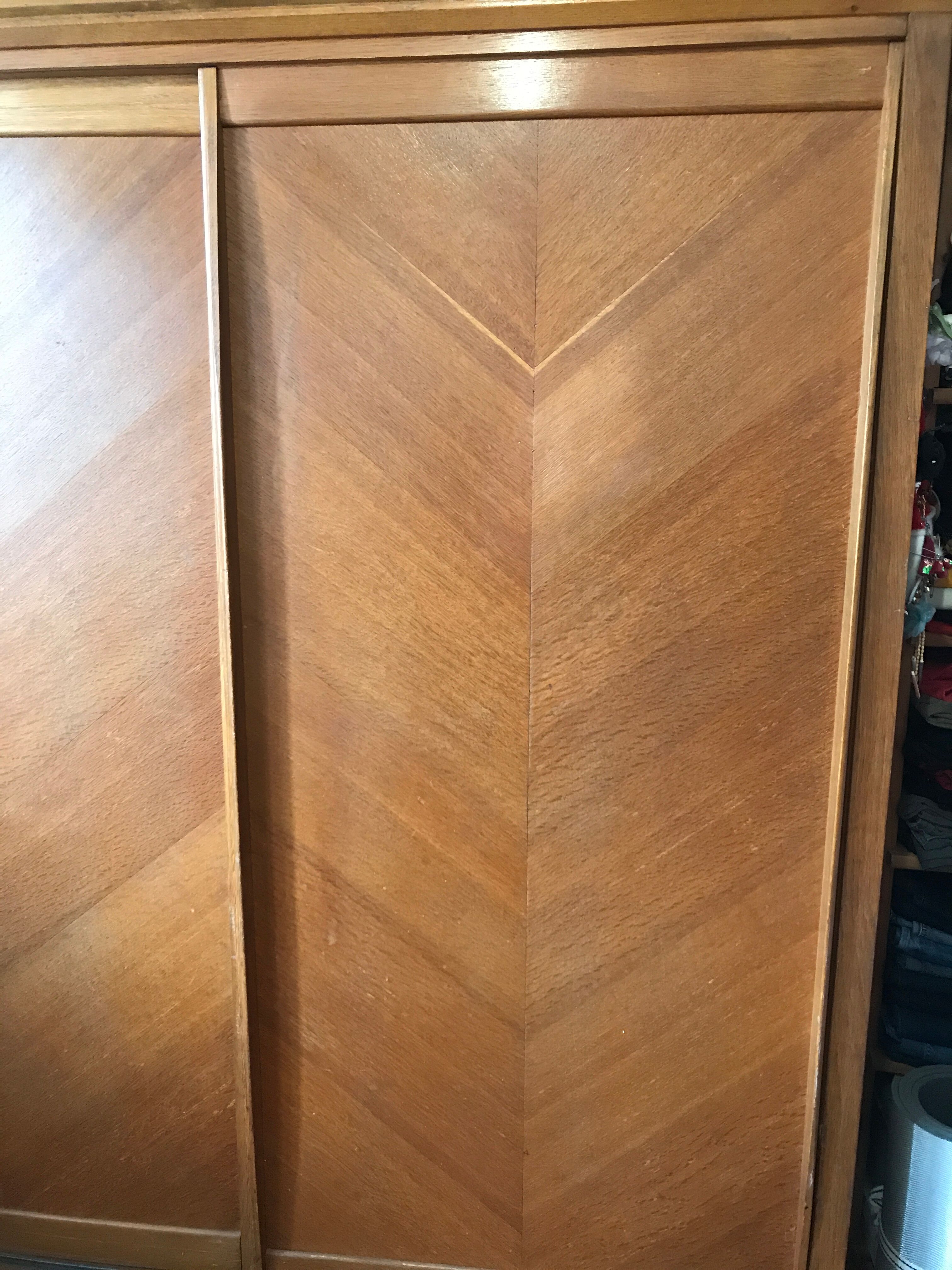 Armoire portes coulilssantes vintage des années 50 circa 1950 1960 style prouvé perriand moderniste