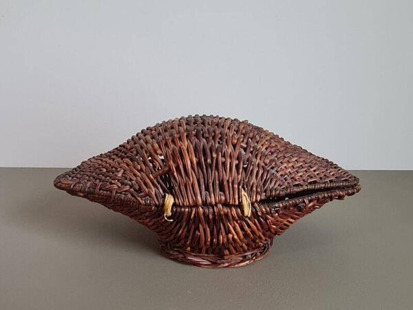 Panier coquillage vintage en osier français, décoration bohème