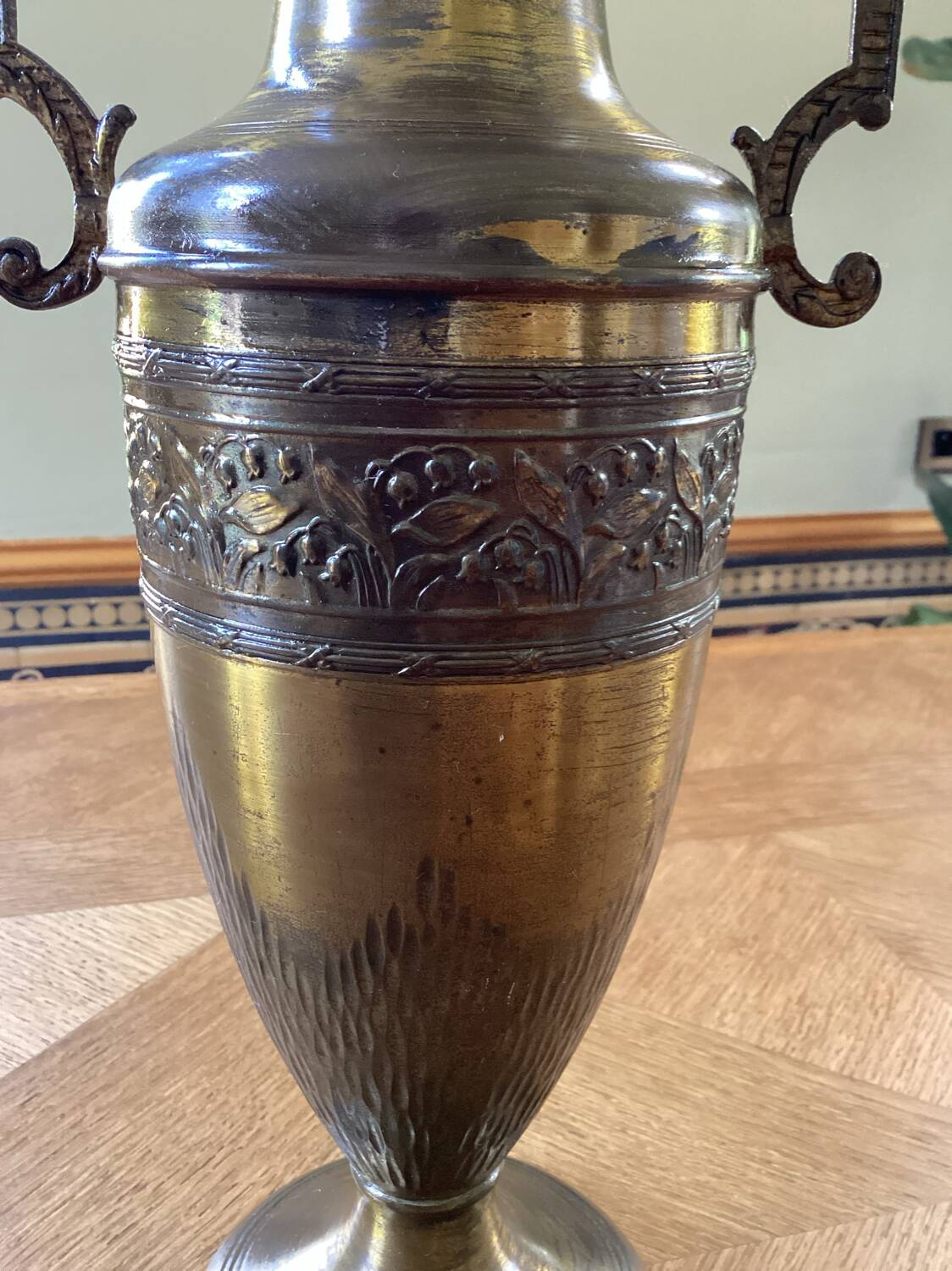Amphora, large Napoleon III vase in brass.