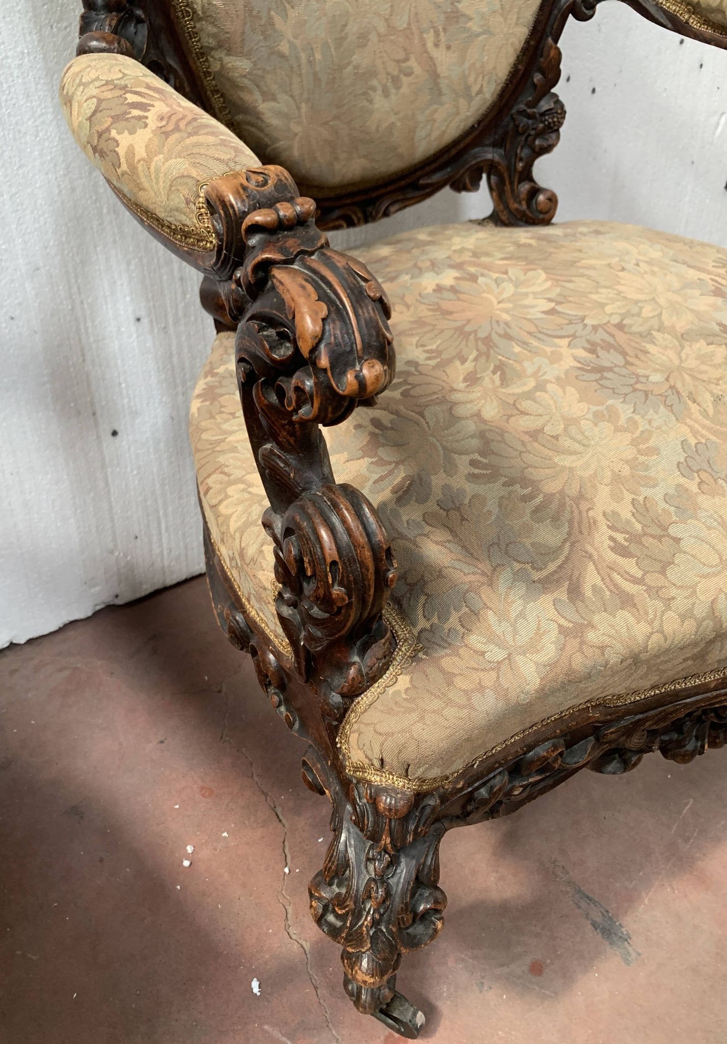 Fauteuil d'apparat richement sculpté Napoléon III