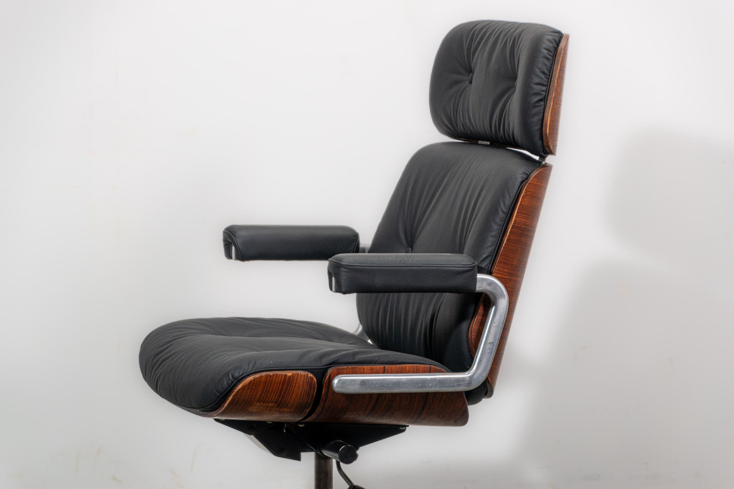 Pasal executive office chair, by Prof. Karl Dittert for Giroflex