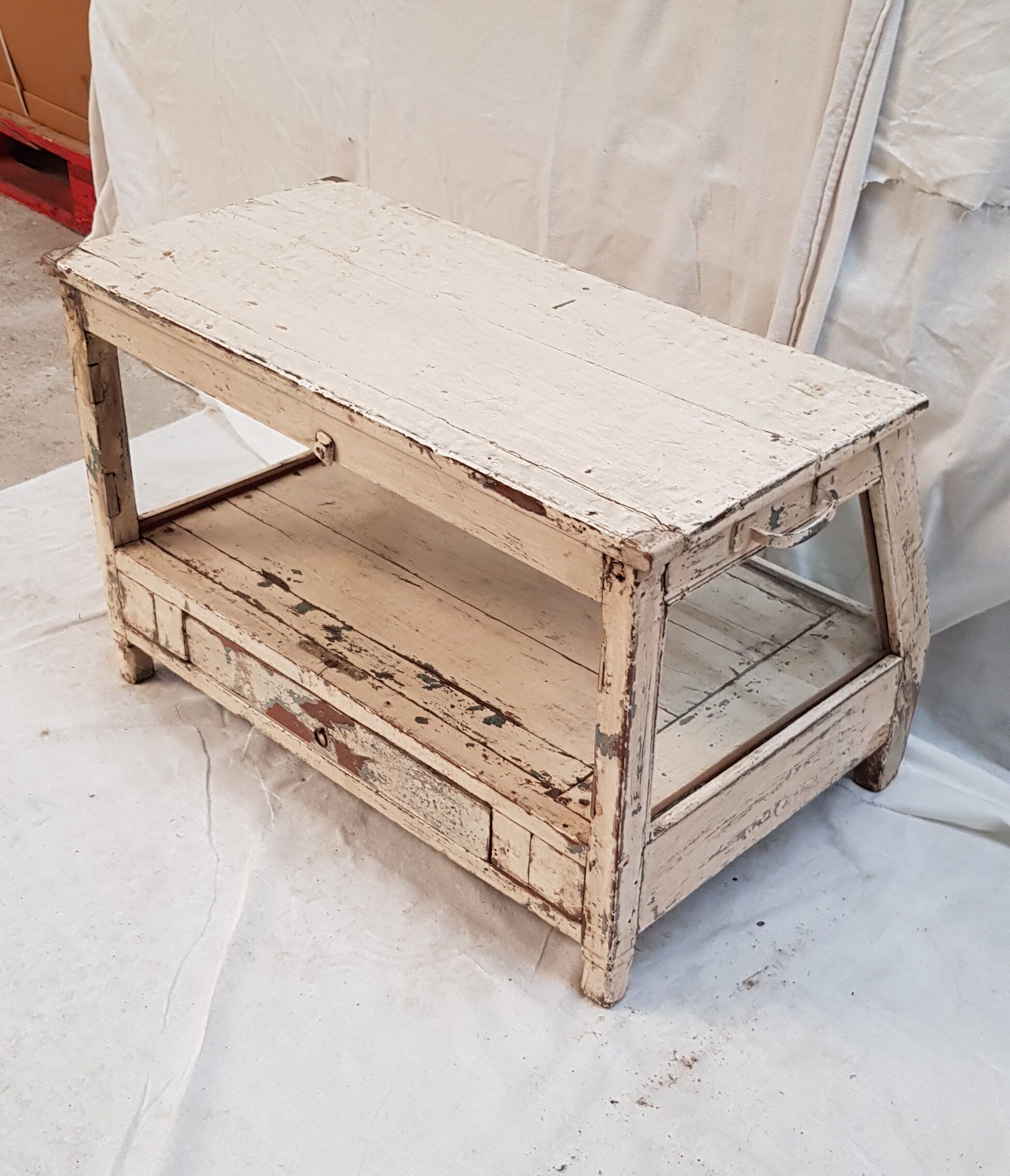 Former jeweler display