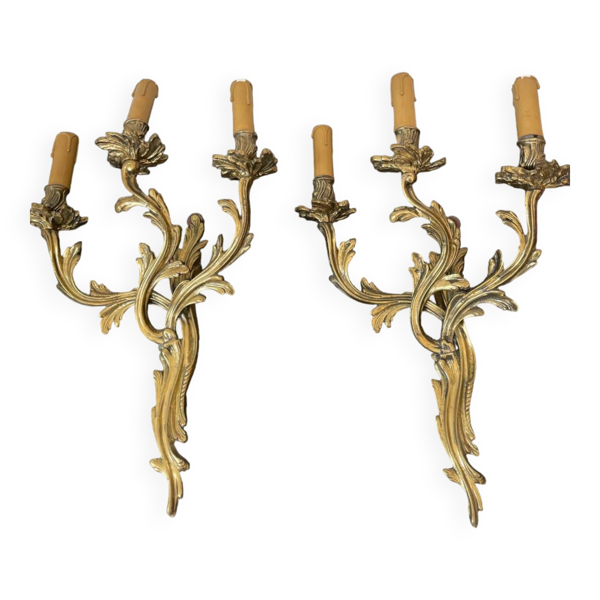 Paire d’appliques en bronze ciselé