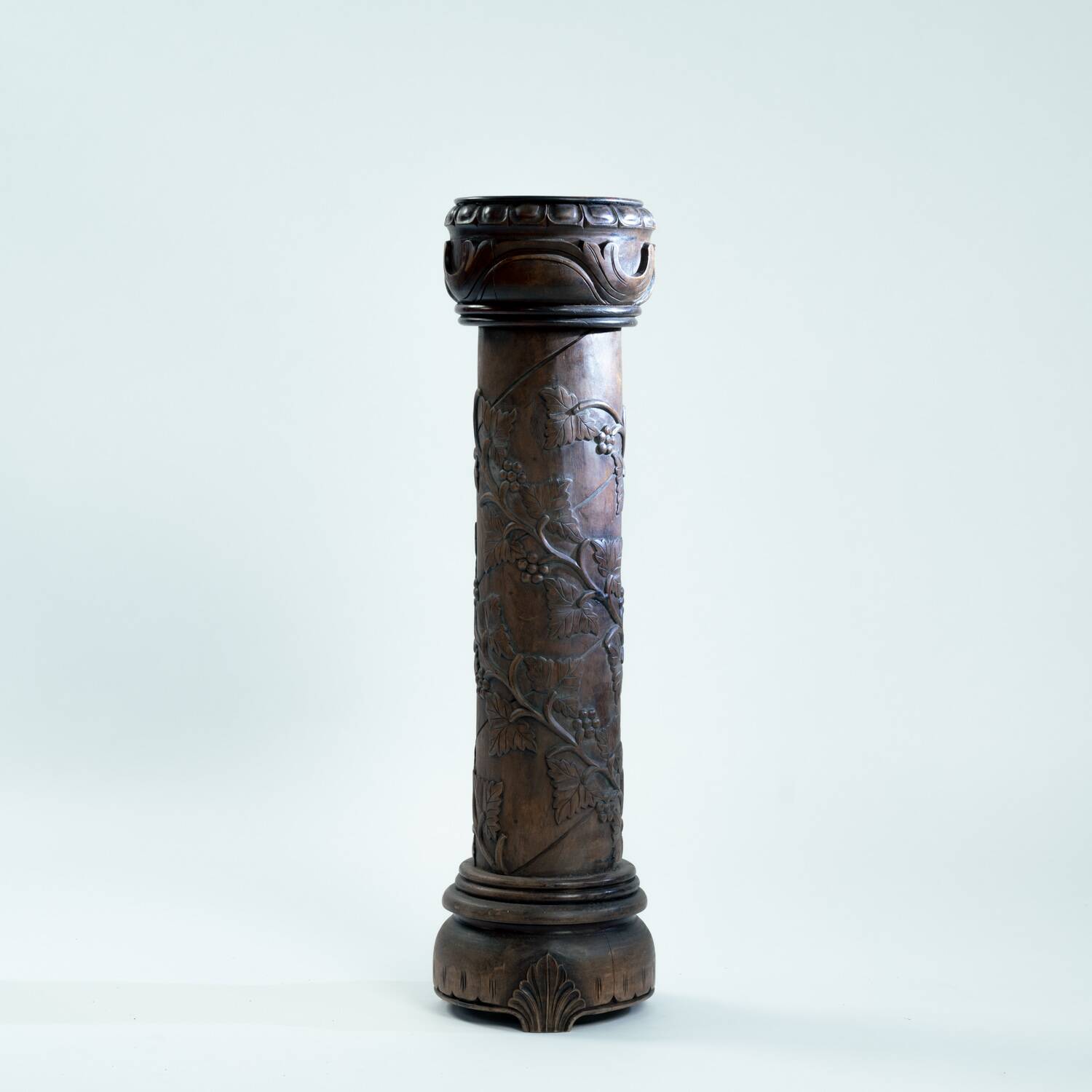 Handcarved wooden pedestal column with grapevine motiv, France 1950s