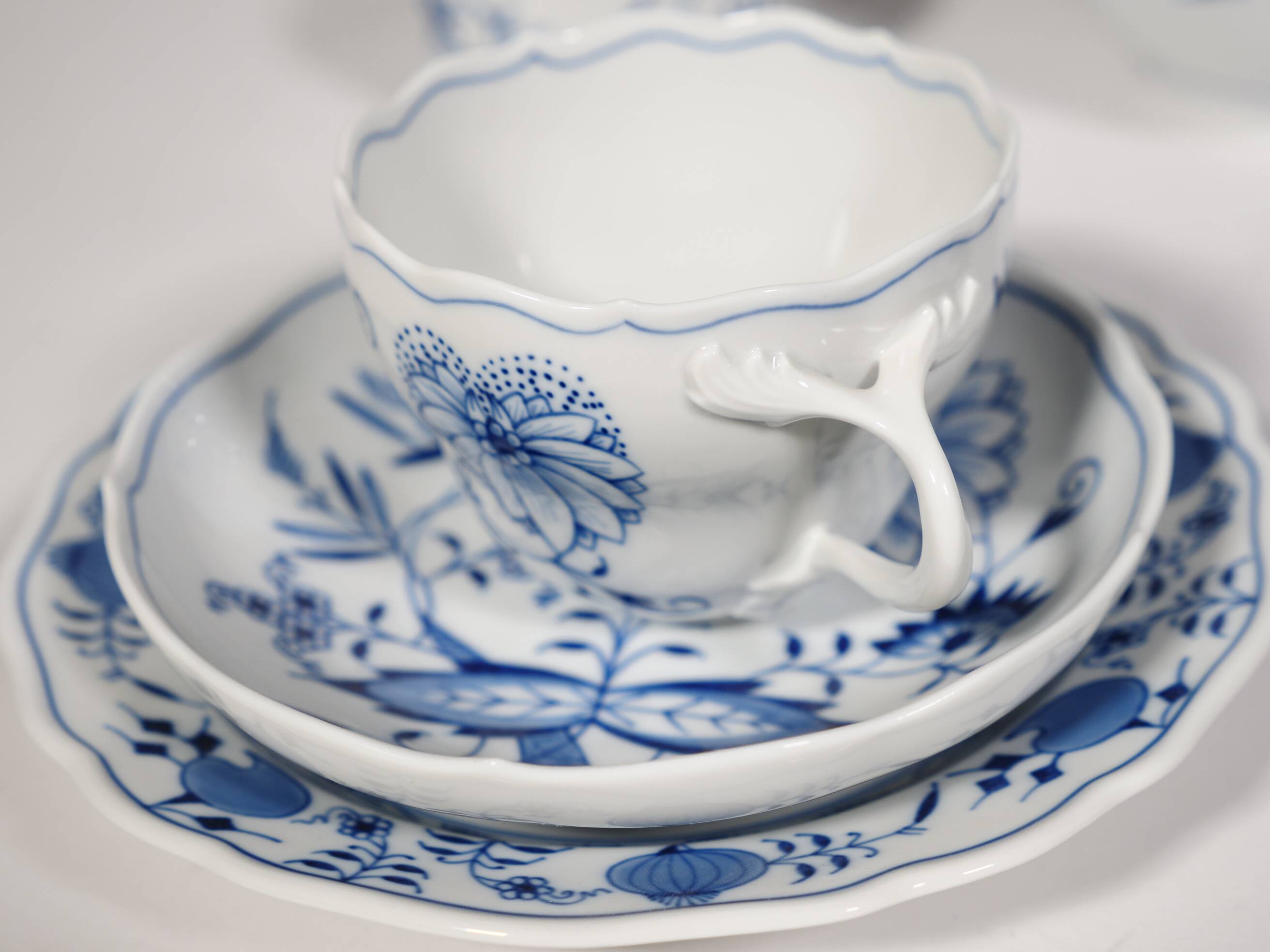 Porcelain Coffee and Tea Service by Meissen in Onion Pattern Decor, 1960s