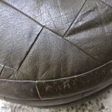 Round De Sede pouf in brown leather patchwork, 1970s.