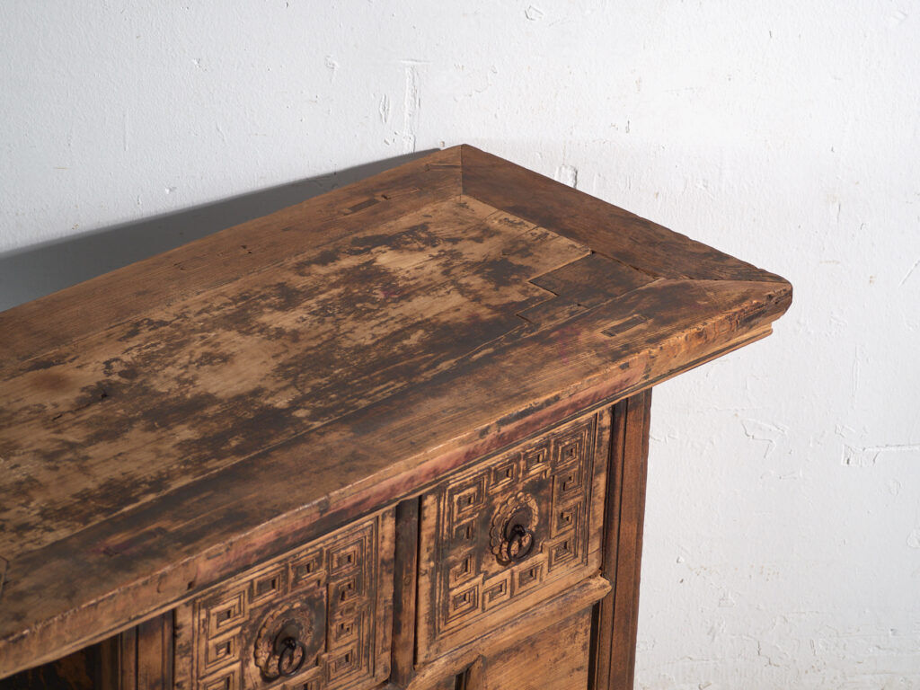 Antique Chinese console with carved drawers – China, circa 1900