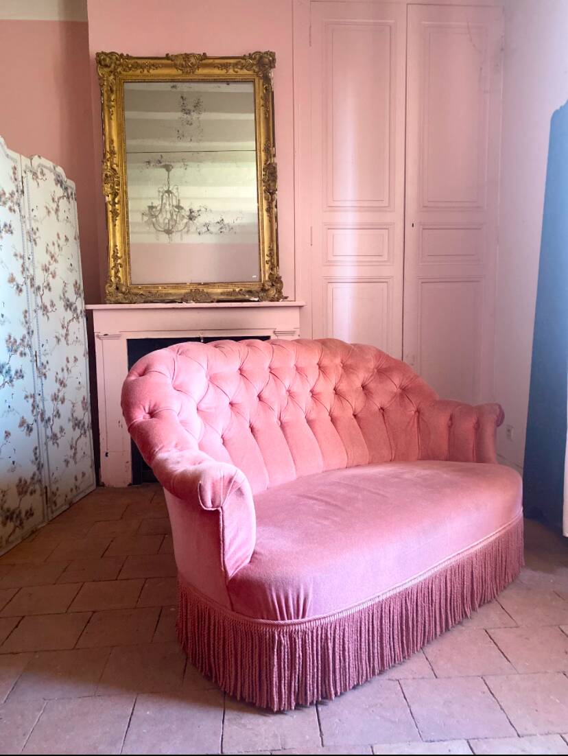 Pink velvet toad sofa