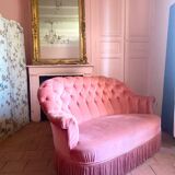 Pink velvet toad sofa