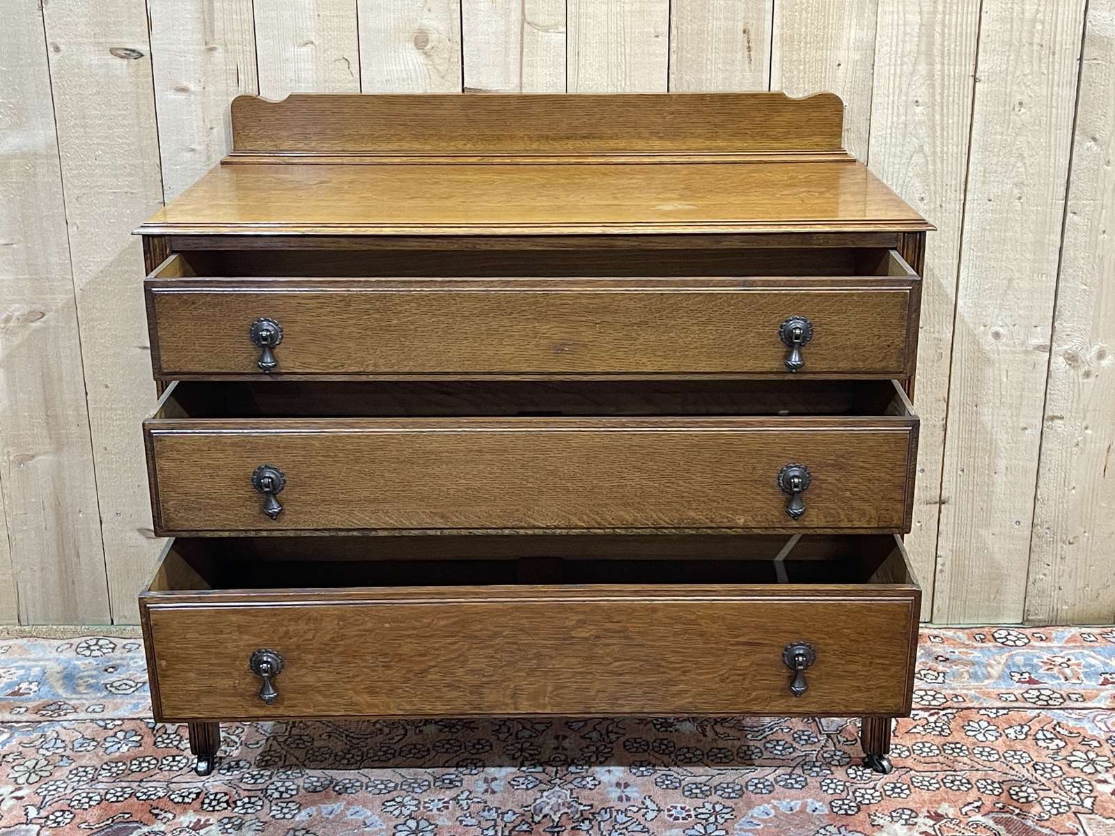 Commode anglaise en chêne des années 1930