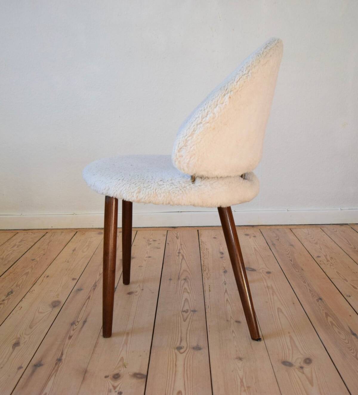 Chaise de salon/coiffeuse danoise en palissandre et laine d'agneau. Années 1950.