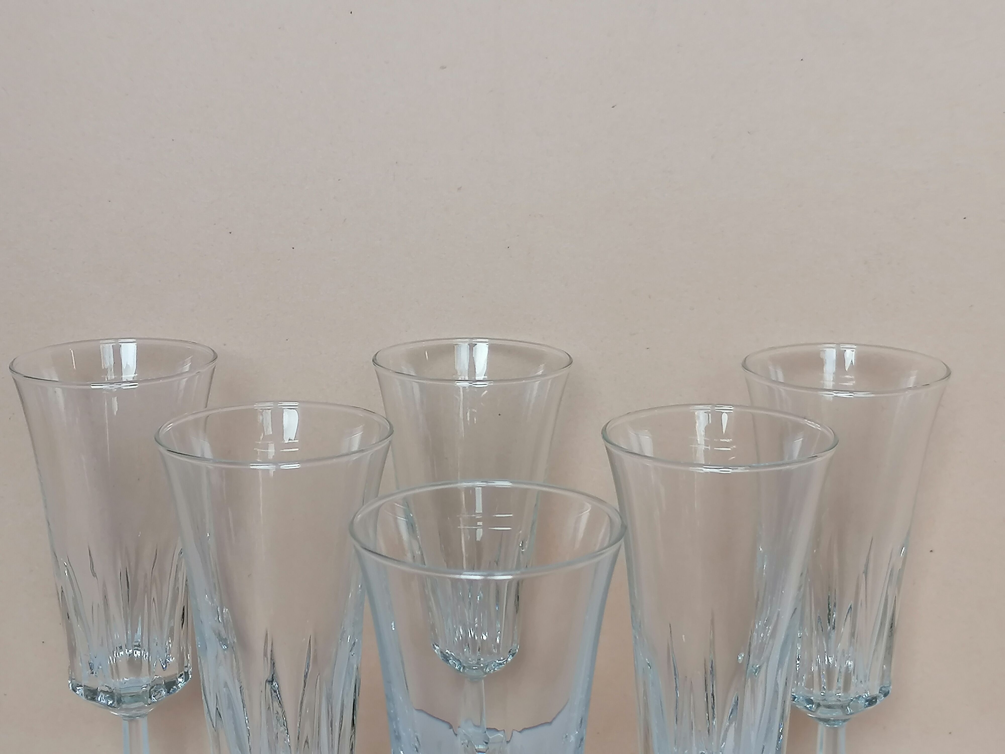 Service 24 pieces vintage foot glasses 70s