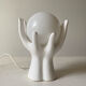 Lampe main ceramique globe opaline