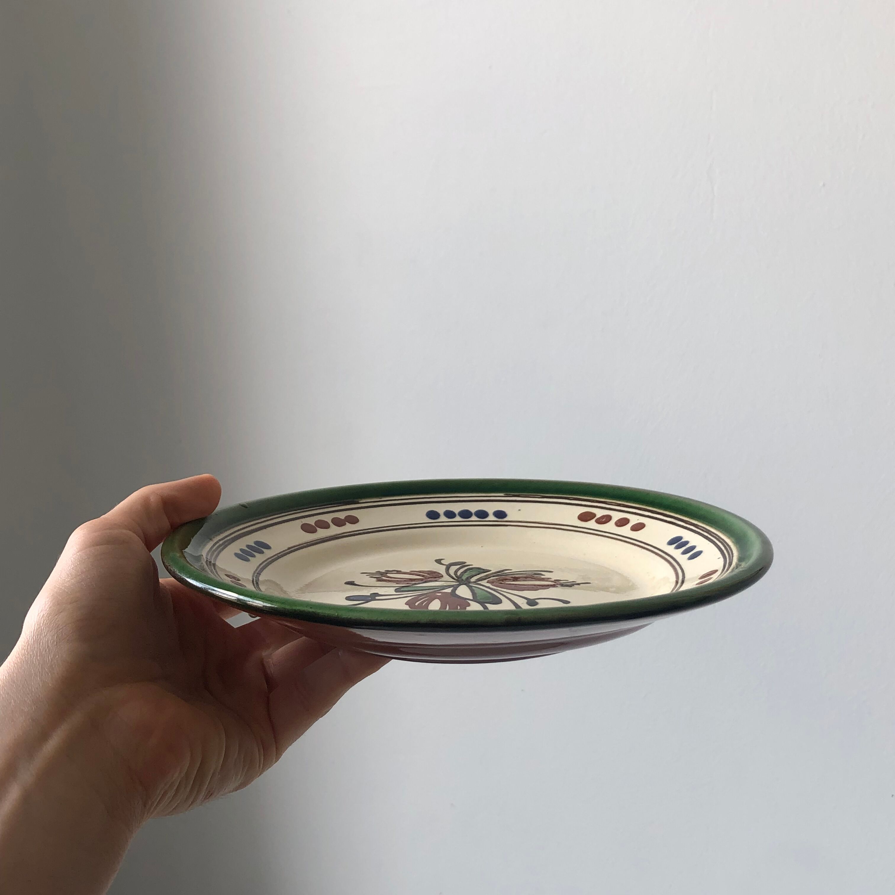 Very decorative serving plate in terracotta, floral and geometric motifs.