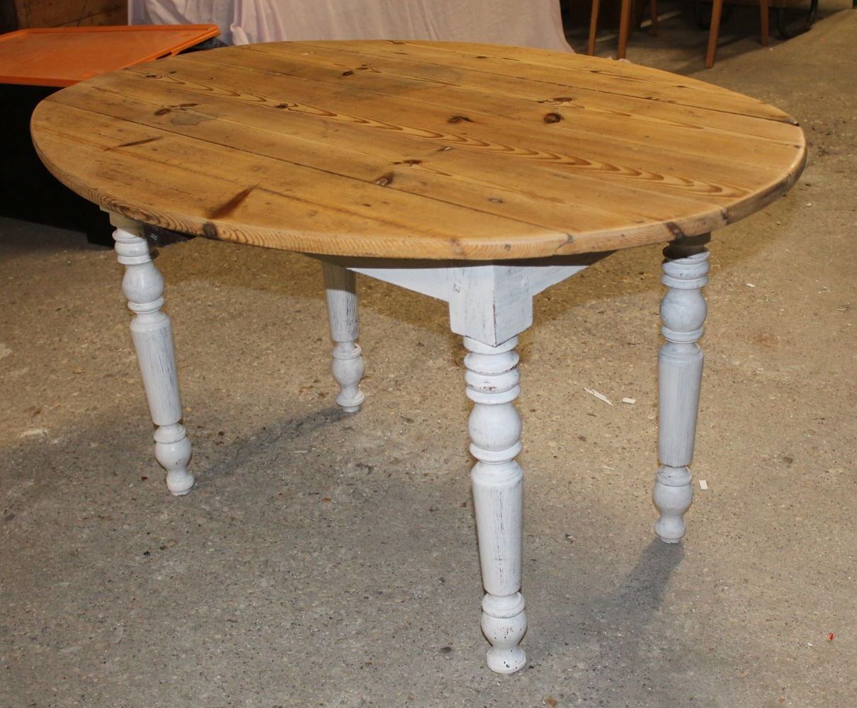Oval table with flaps