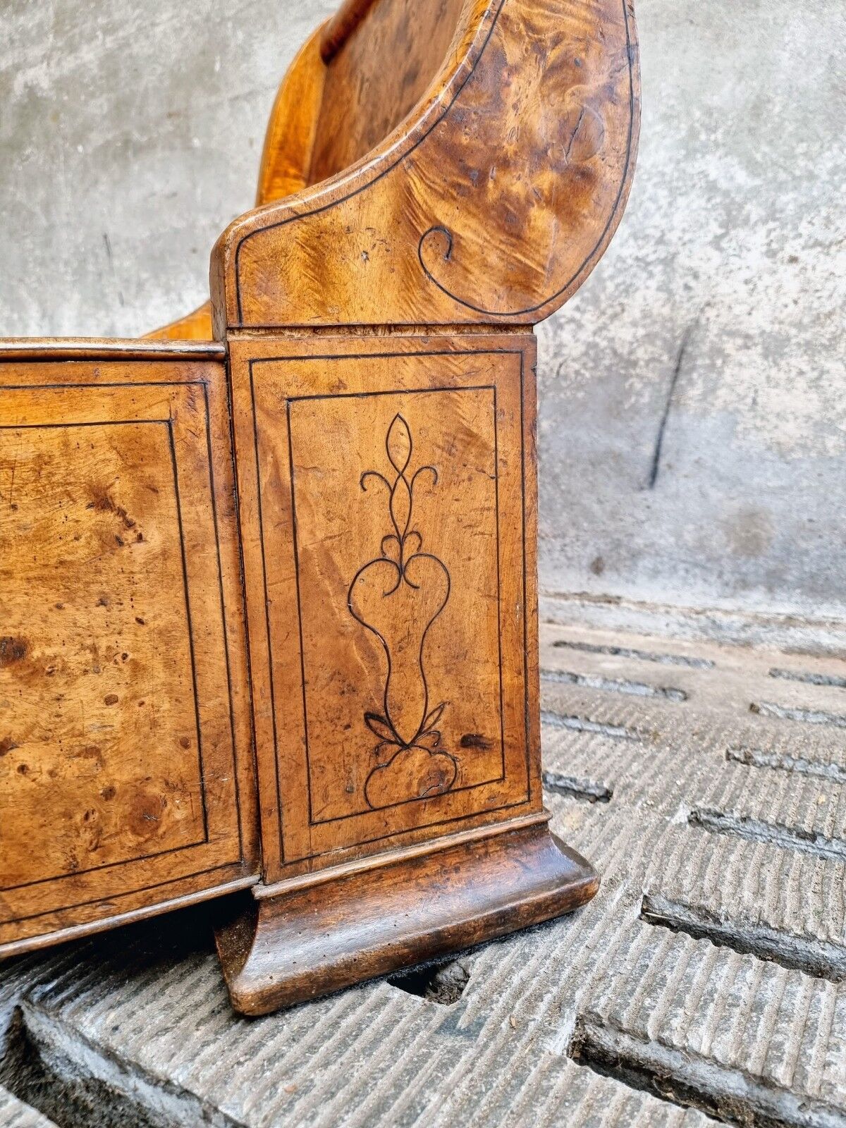 Antique chaise longue daybed Empire style walnut