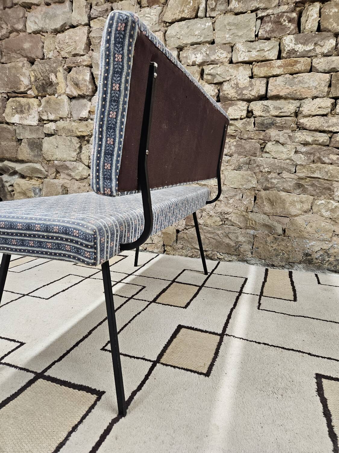 Vintage Knoll style bench with metal legs