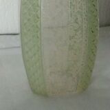 Carafe en verre gravé effet dentelle cote pointe de diamant ancienne