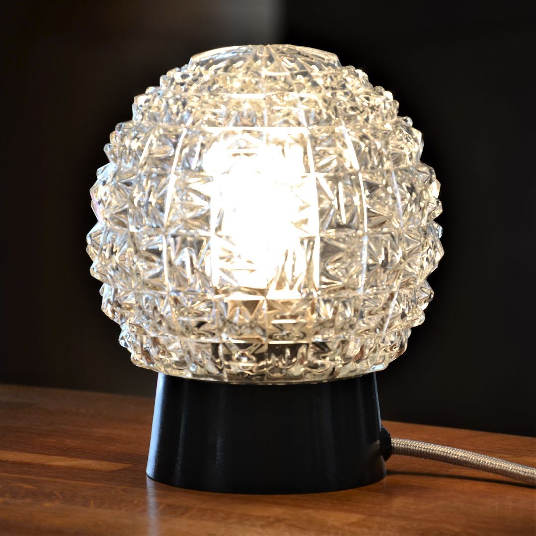 Table lamp globe in chiseled glass