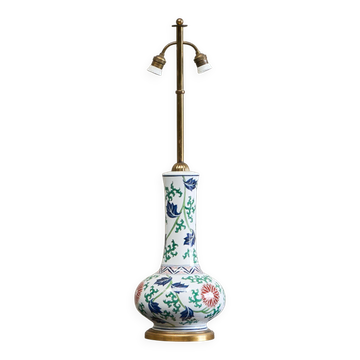 Lampe de table chinoiserie française en porcelaine et laiton, années 1940