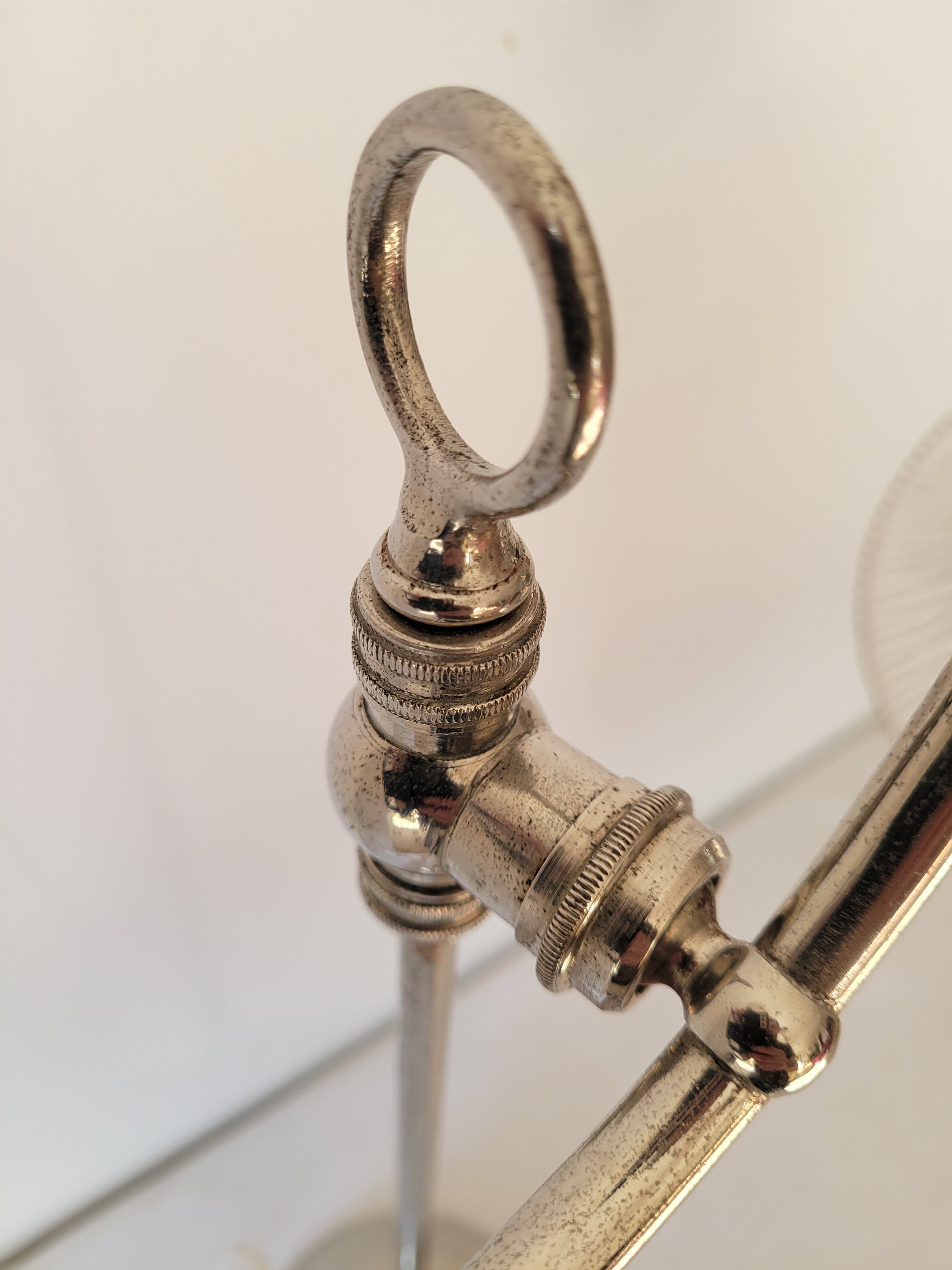 Lampe de bureau à bras orientable Holphane