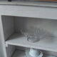 Bibliothèque vintage patinée gris perle
