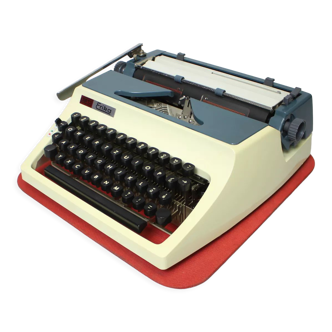 Restored Typewriter, Daro Erika, Model 32, Germany, 1965