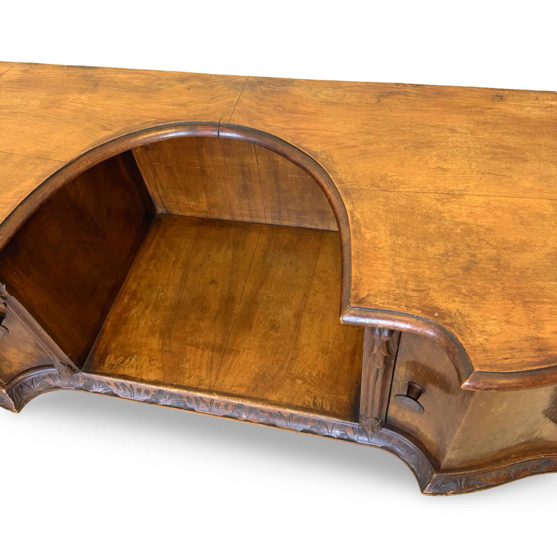 Italian console/petinus from the 1930s.