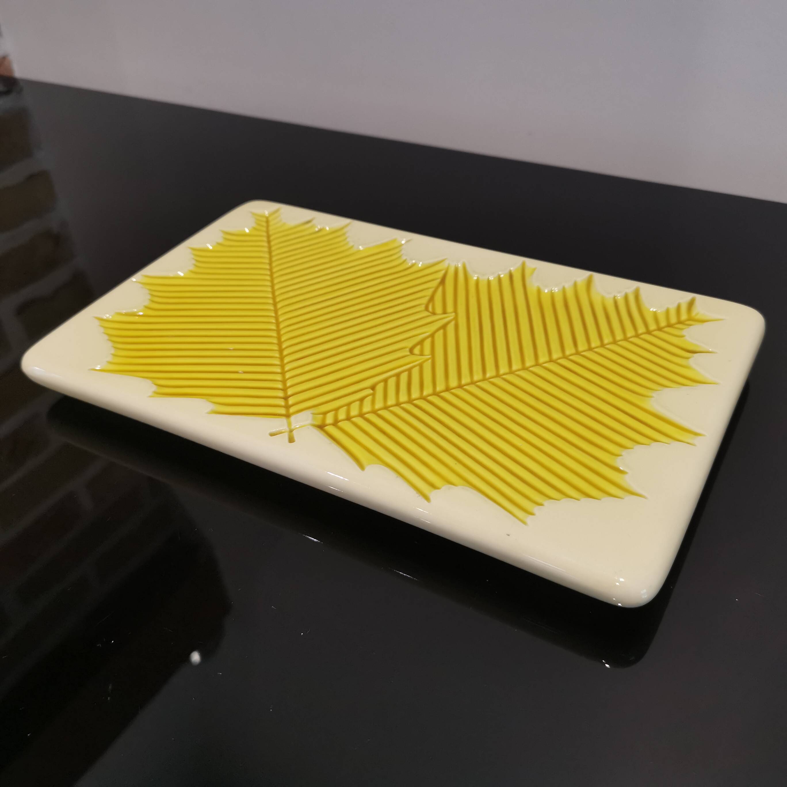 OLD CERAMIC TRIVET DECORATED WITH VERCERAM LEAVES 60'S