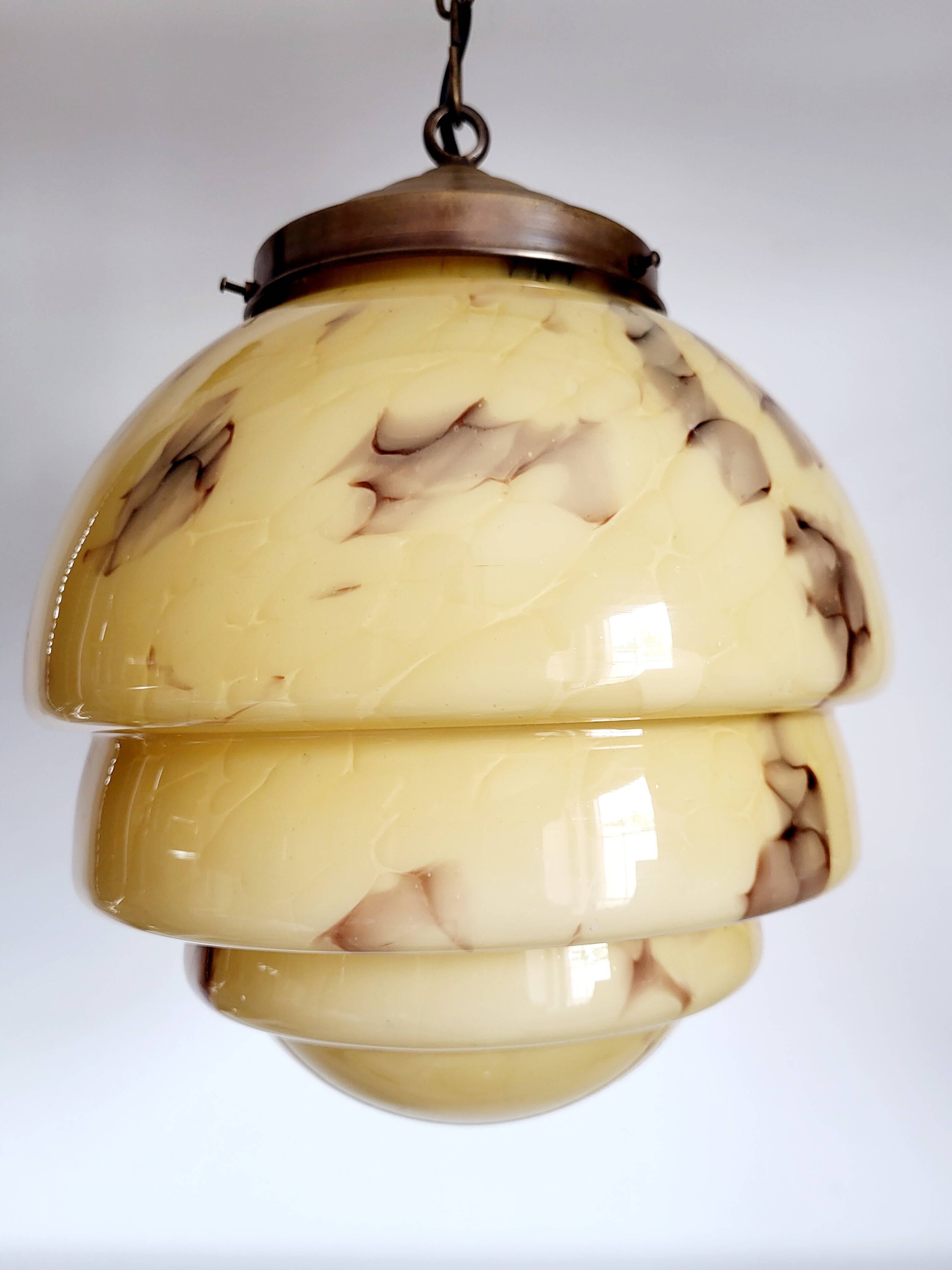 Lampe à suspension art déco en glaçure opaline, gemarmerd, messing, jaren 1930