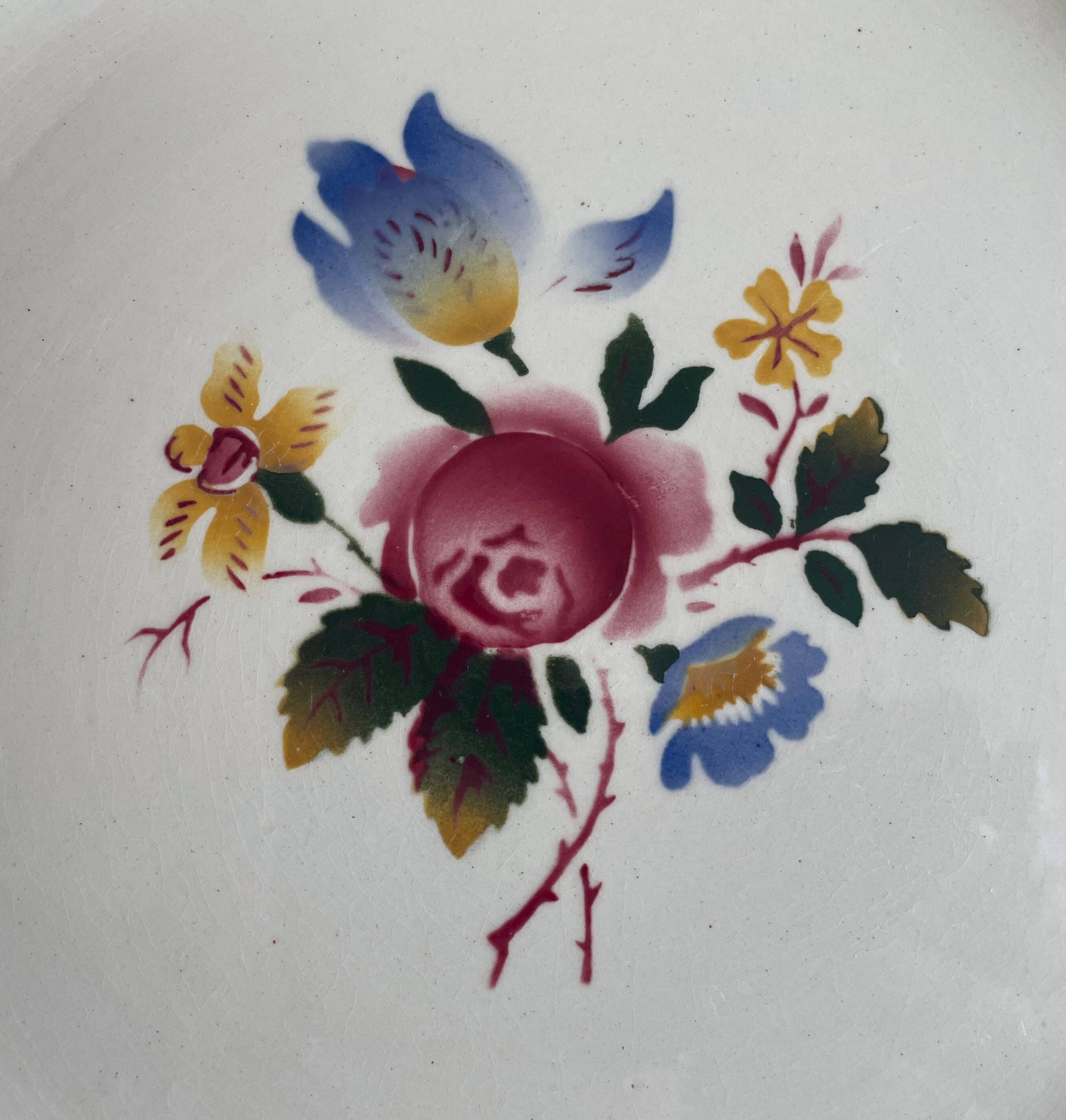 Antique serving dish in Sarreguemines earthenware.