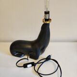 Lampe otarie noire irisée bleue en terre cuite