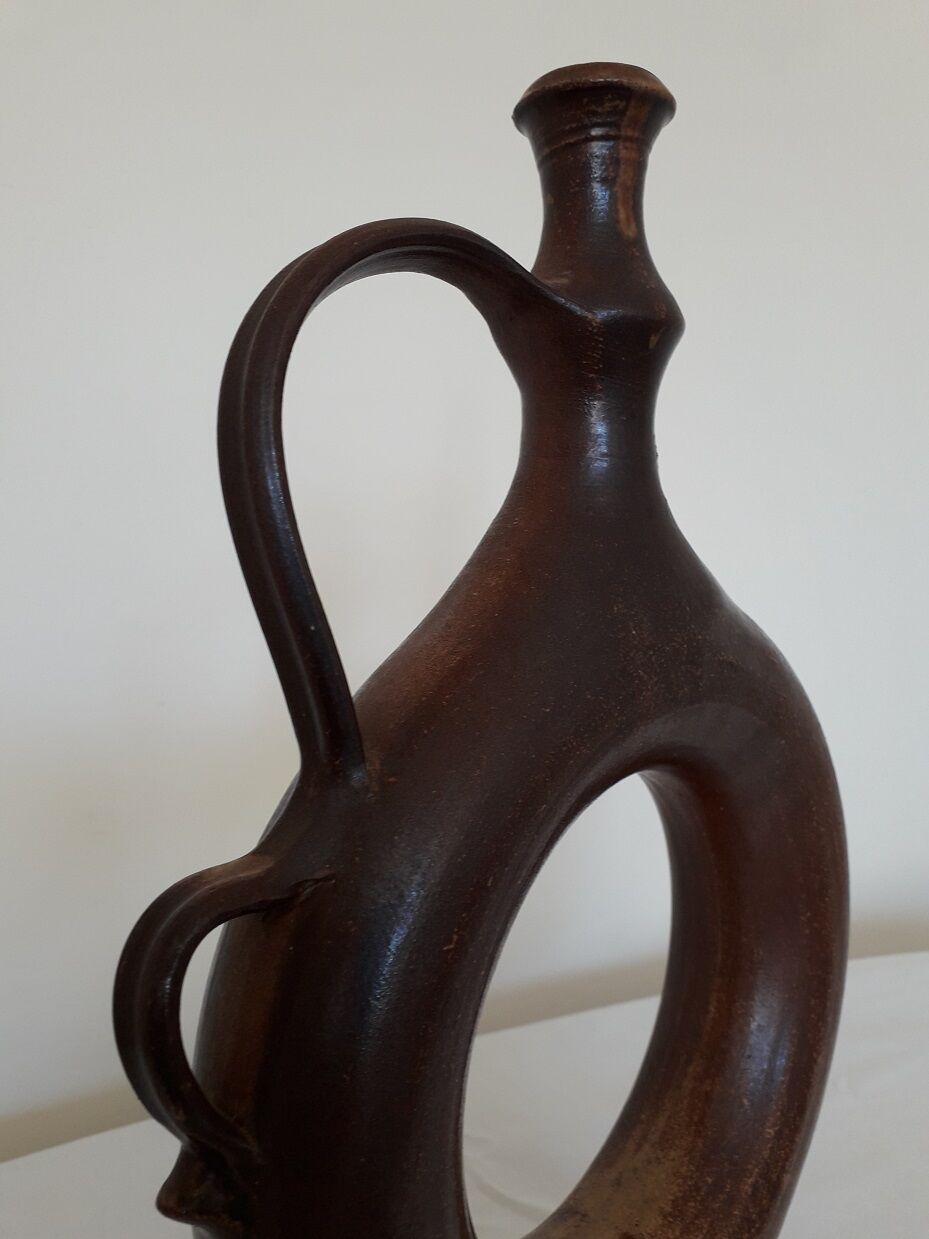 Doilies in sandstone Daniel Auger design vase