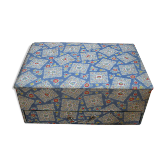 Sewing box jewelry storage fabric to motis